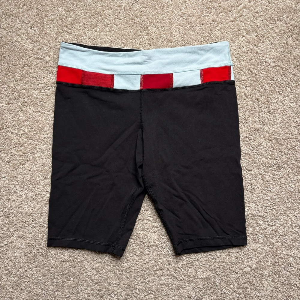 Lululemon Reverse Groove Short